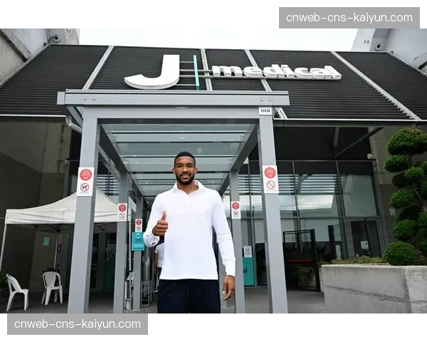 特写：终场哨后，尤文老将布雷默独自加练头球解围，回应上轮失误。