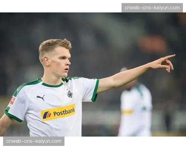 法兰克福对阵门兴现场：观察弗赖堡旧将金特尔如何在三中卫体系内执行特定盯人指令